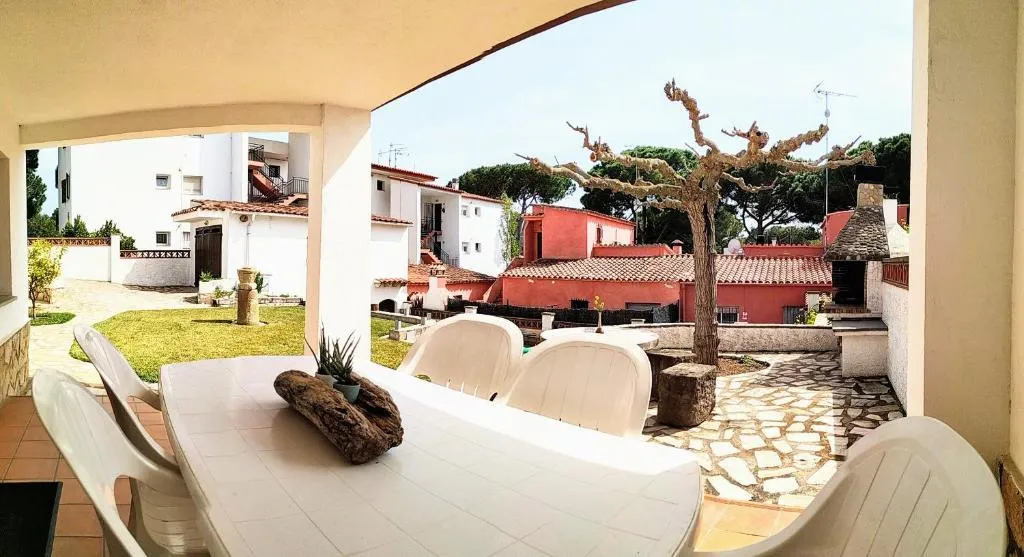 Imagen 1 de VACAY Apartamento Montgo, con jardin en l'Escala