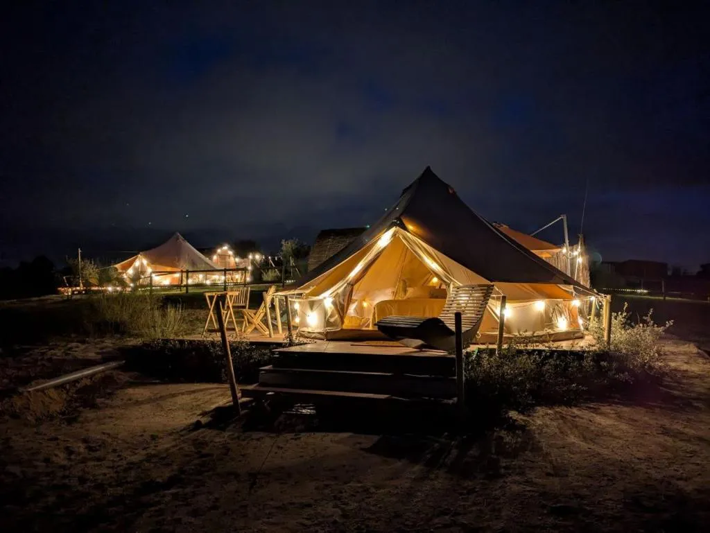 Imagen 6 de Glamping con cocina-baño individual en tu tienda