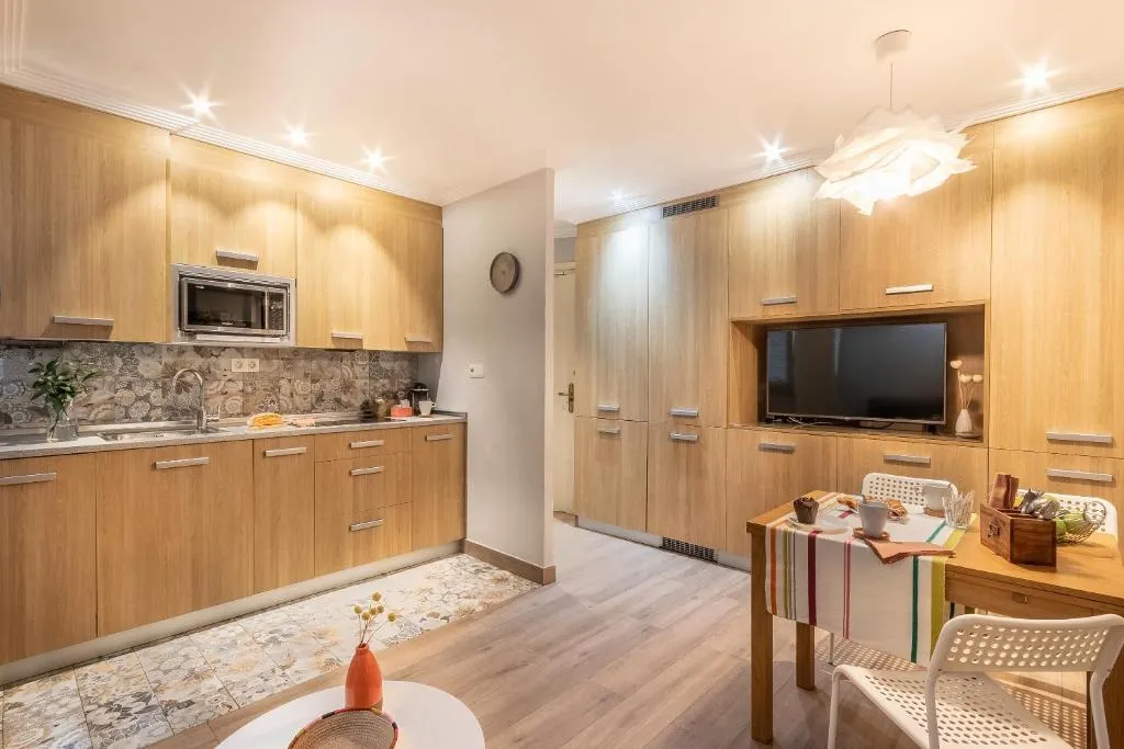Imagen 1 de KAROLA amplio apartamento junto a San Mamés
