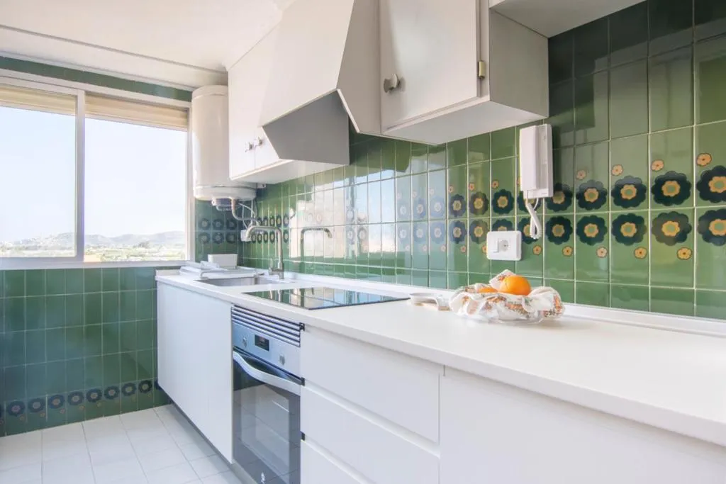 Imagen 4 de Bright Apartment Steps Away from the Beach