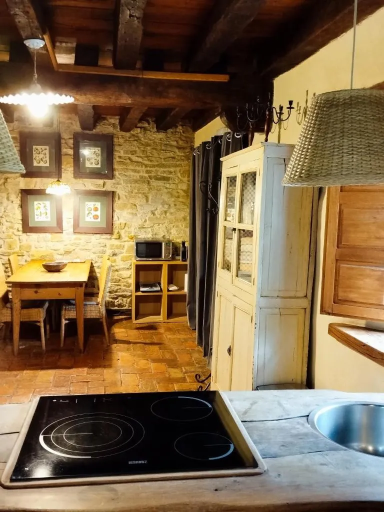 Imagen 2 de Casa rural con chimenea en el Parque Natural del Gorbea, 2,3,4,5 pax