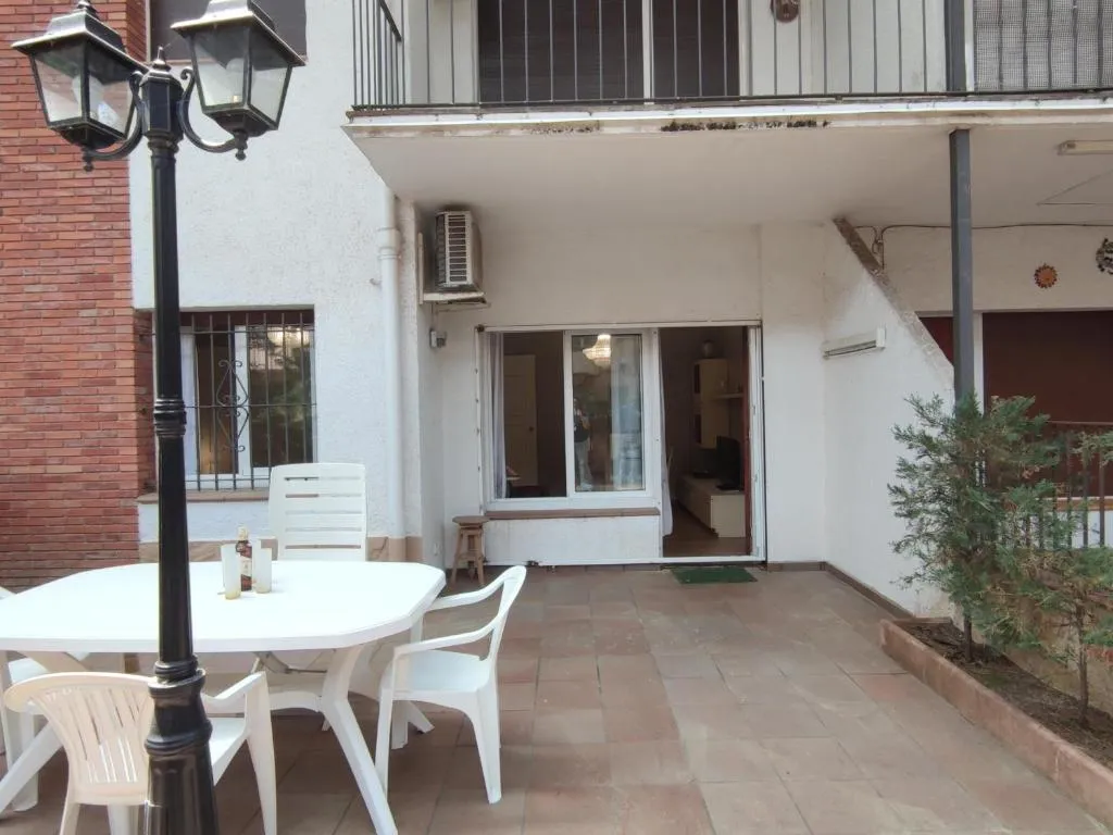 Imagen 3 de Apartamento con terraza a metros de la playa y zona comercial, ideal familiar - Costa Brava - ES-209-68