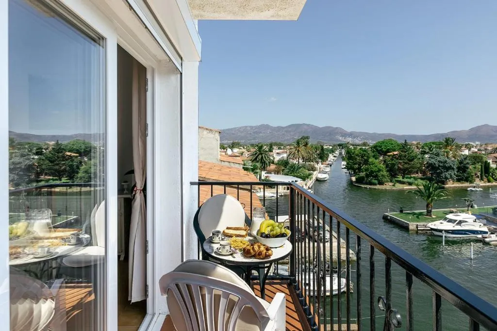 Imagen 2 de Lovely Mediterranean Penthouse in Costa Brava