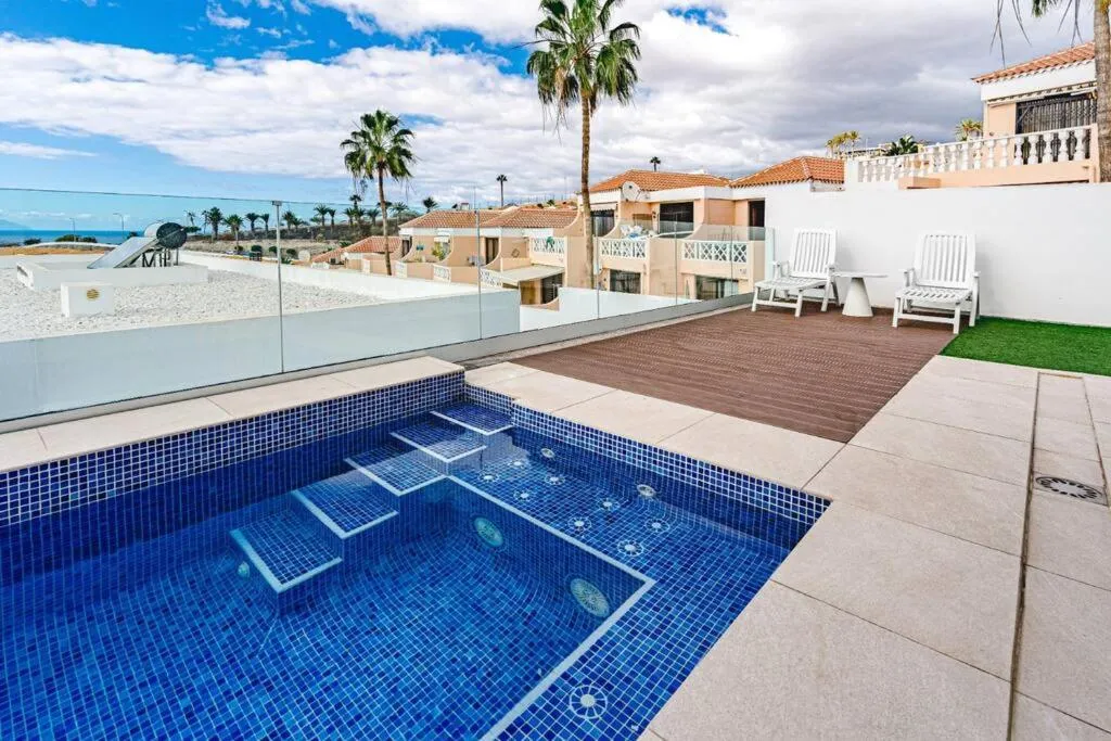 Imagen de Villa Riviera de 4 dormitorios con piscina.