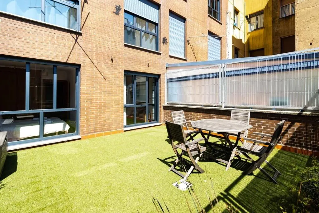 Imagen 2 de MyHouseSpain - Apartamento con patio en frente de la playa