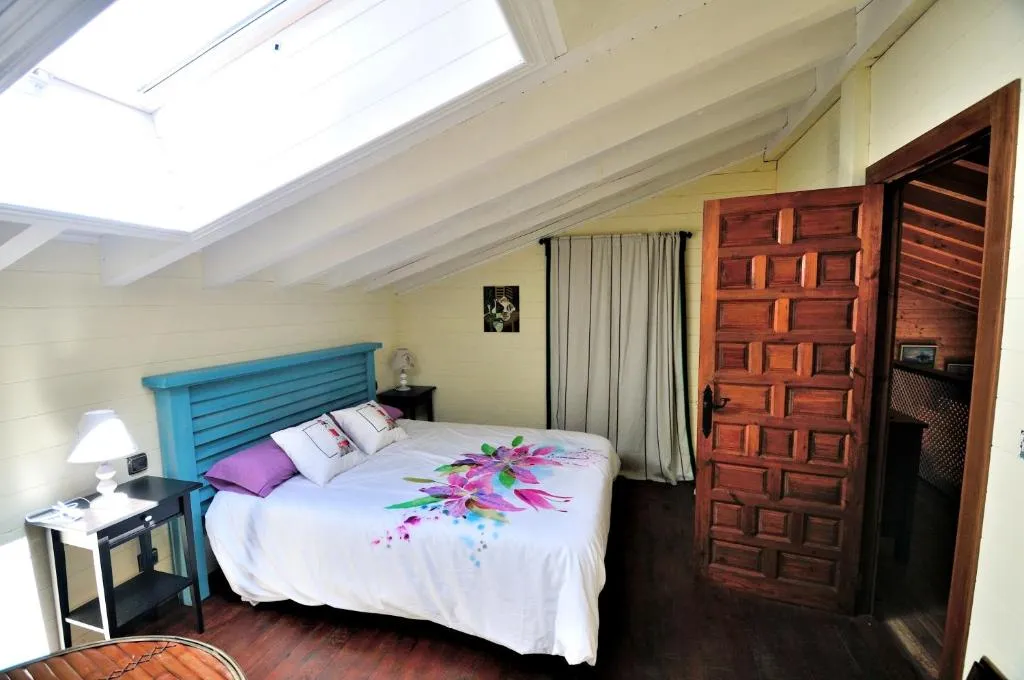 Imagen 7 de Charming house in Albuerne with fenced garden