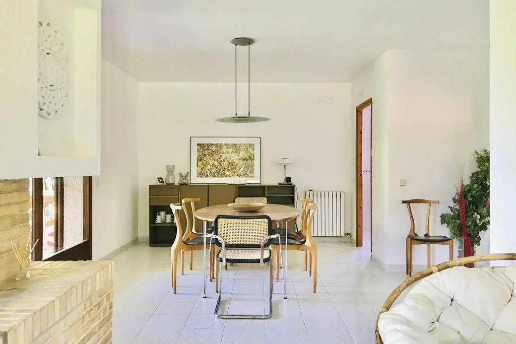 Imagen 3 de Casa mediterránea con gran jardín y piscina a 500 m de la playa