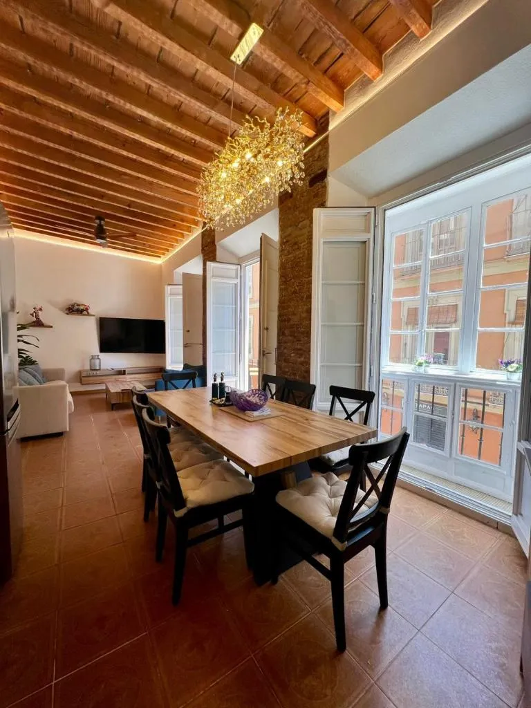 Imagen 3 de CASA NATY, Espacioso Renovado Apartamento en el Centro de Malaga