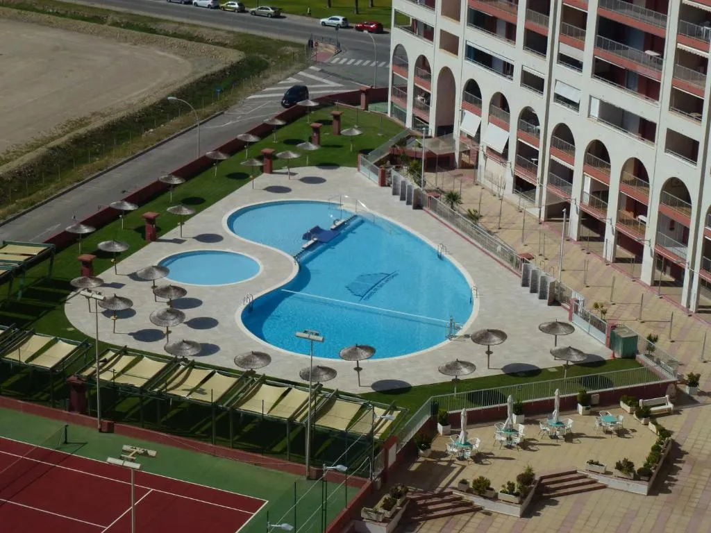 Imagen 7 de Espectacular terraza y vistas en 1a línea de playa