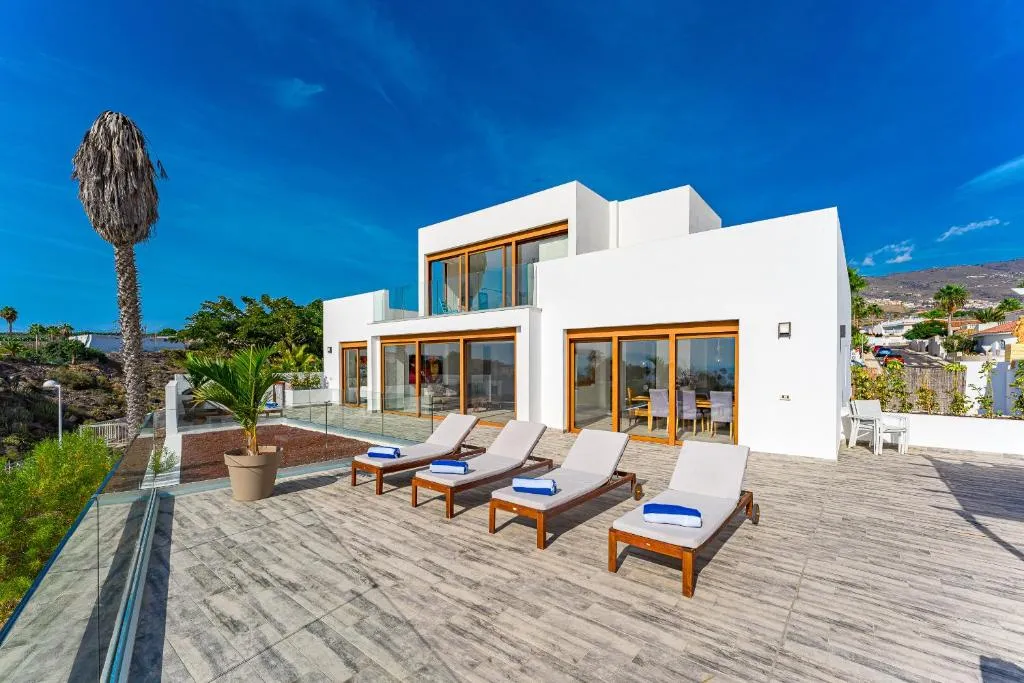 Imagen 5 de Fabulous contemporary 5 bedroom villa with private heated pool, sleeps max 13