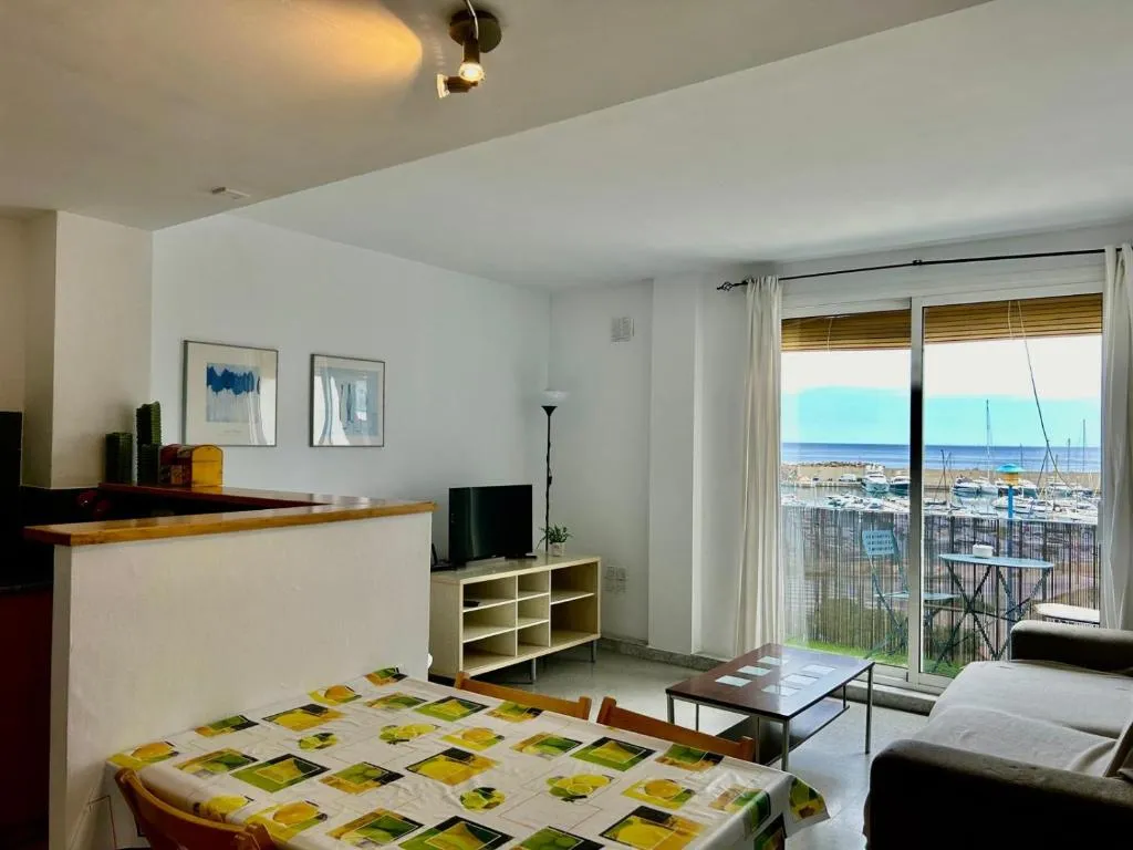 Imagen 2 de Apartamentos Port Marina