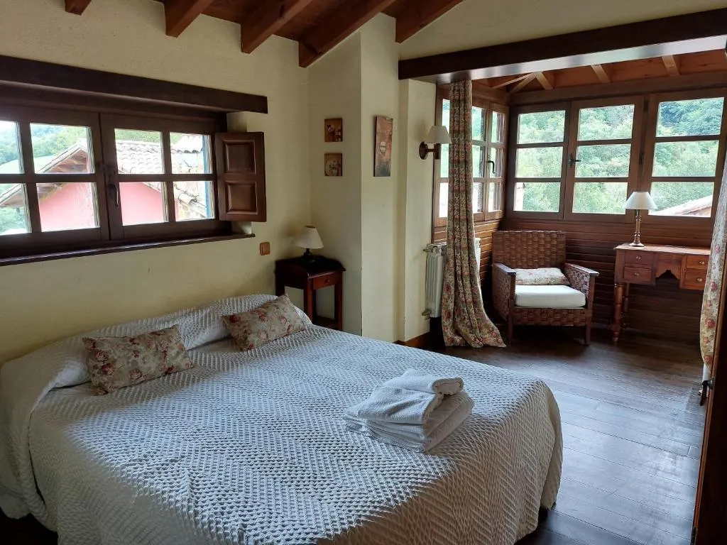 Imagen 7 de Casas rurales Valle de Bueida, jacuzzi en las casas el El Palacio y Viscárcel