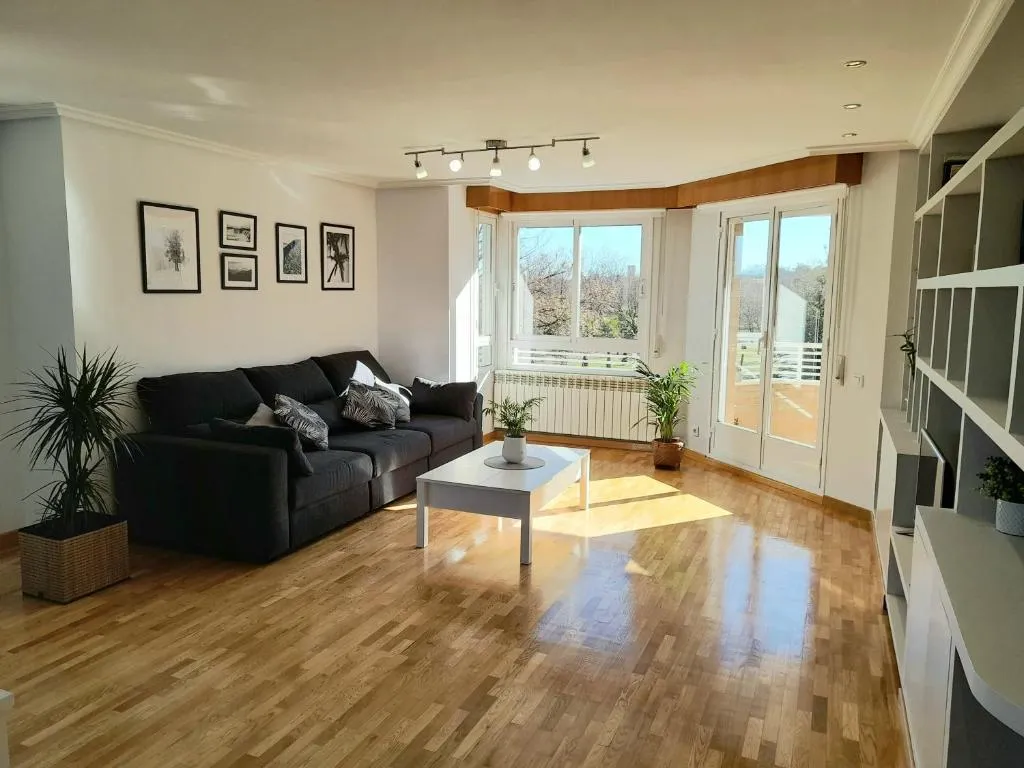 Imagen 1 de Piso en Logroño espacioso, con vistas y garaje