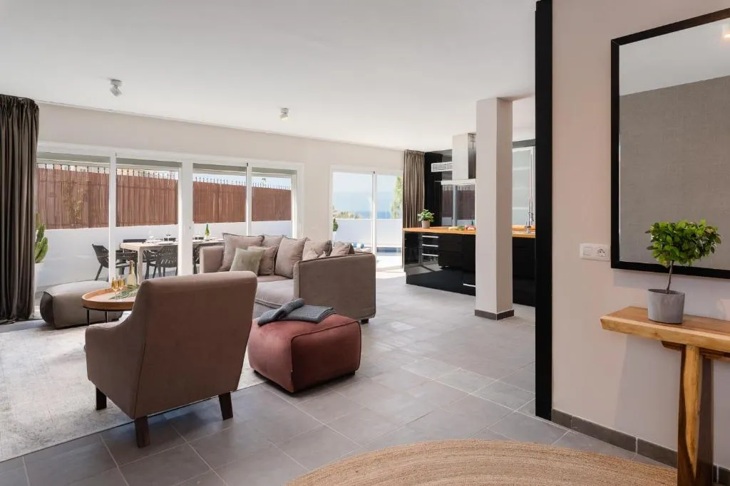 Imagen 1 de Luxury Villa Callao with private heated pool by Vallecid