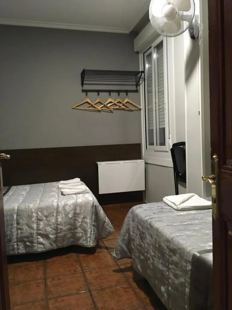 Imagen 6 de Pensión La Bilbaina - Albergue Logroño