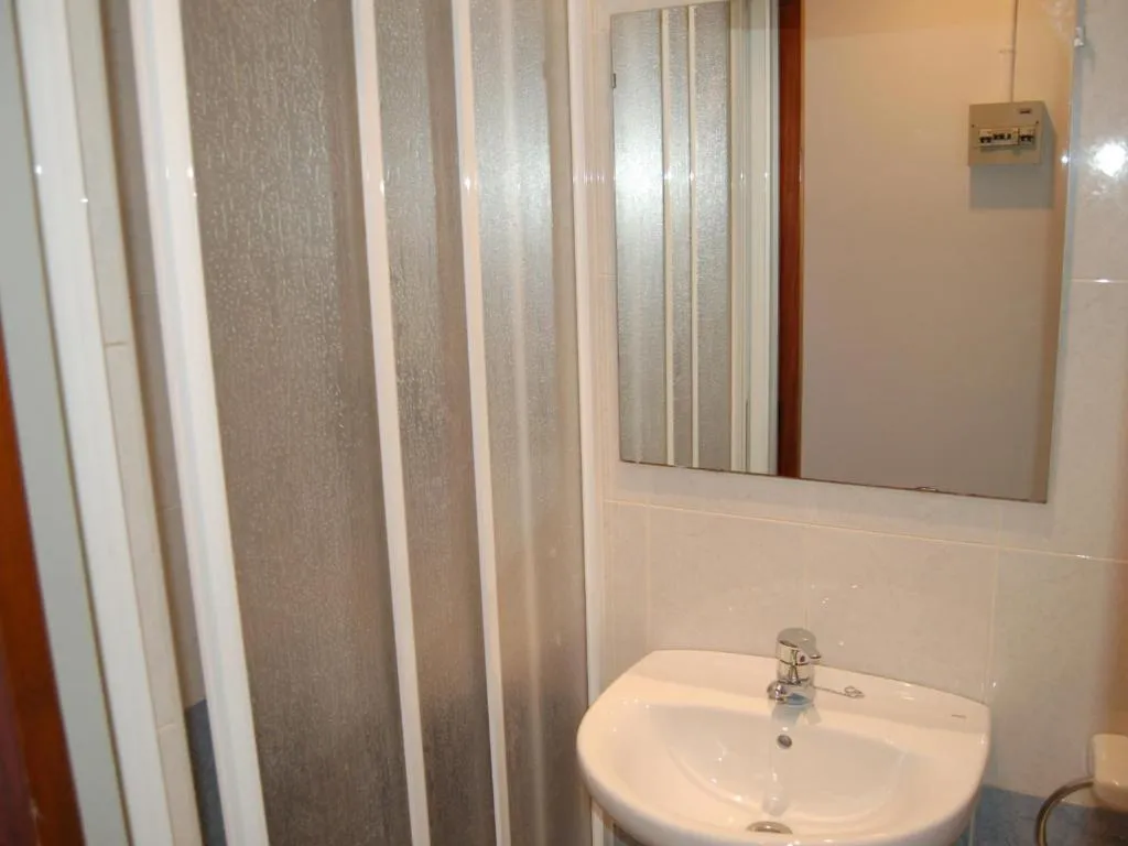 Imagen 7 de Ático con gran terraza, a 100m de la playa del Port de Llançà, con WIFI, TV y cocina renovada - ES-228-31