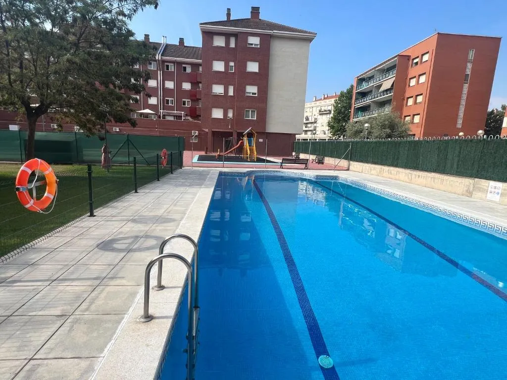 Imagen de POOL AND CONFORT 3 habitaciones y garaje By apartamentos Logroño org