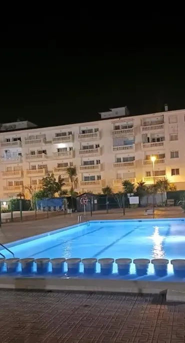 Imagen 8 de Alegre apto con piscina, a 300m de la playa.