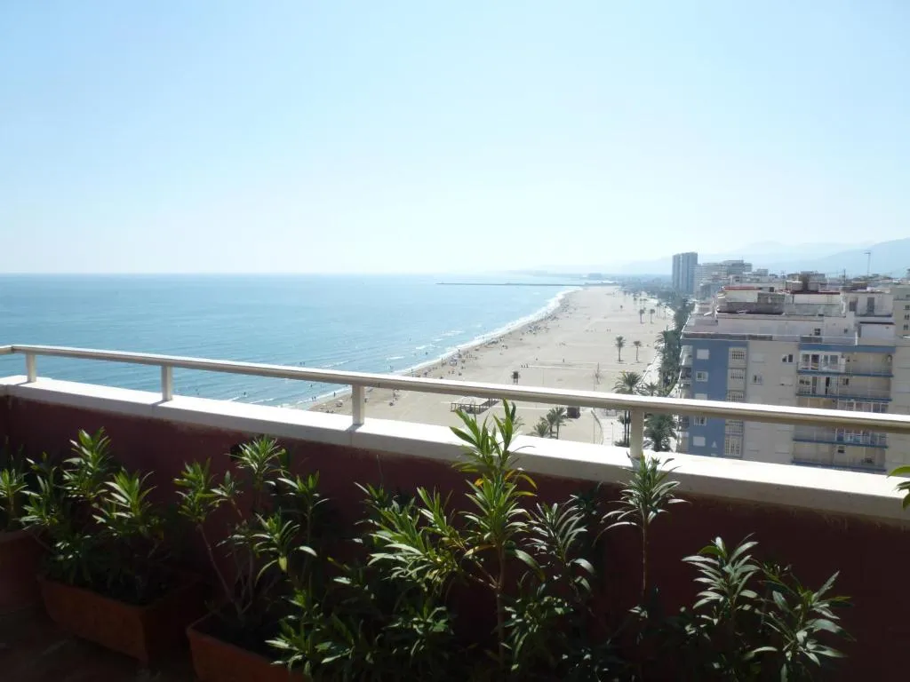 Imagen 6 de Espectacular terraza y vistas en 1a línea de playa
