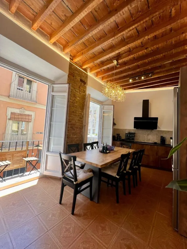 Imagen 4 de CASA NATY, Espacioso Renovado Apartamento en el Centro de Malaga