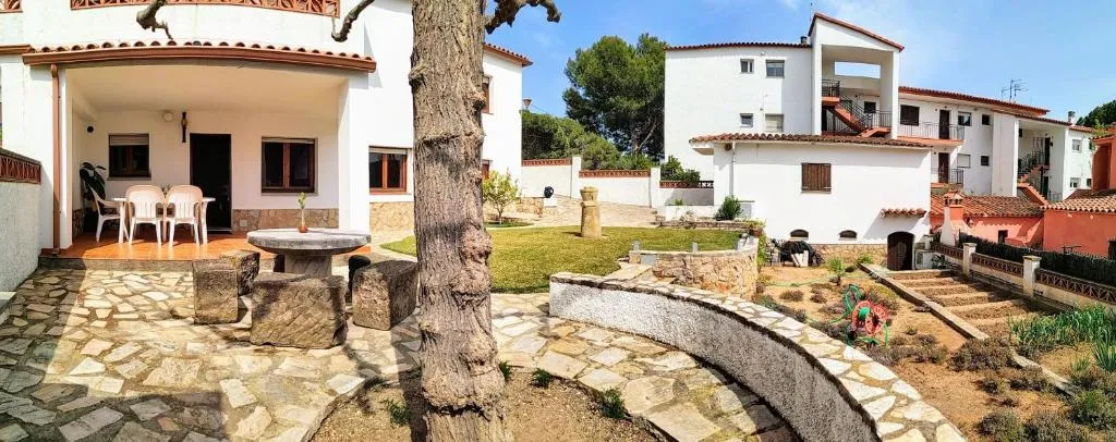 Imagen 3 de VACAY Apartamento Montgo, con jardin en l'Escala