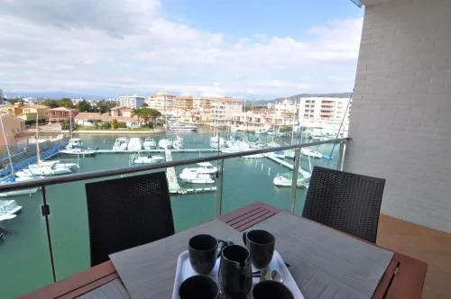 RNET - Apartments Roses Port Trebol