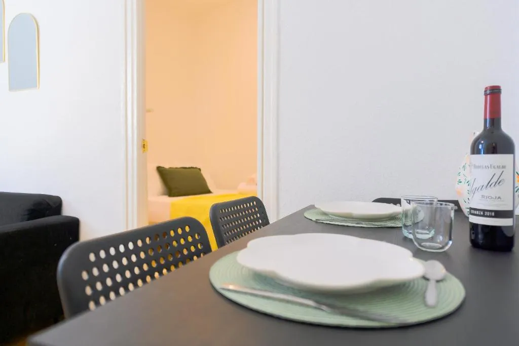 Imagen 2 de For You Rentals Encantadora vivienda TEMPORAL de 3 habitaciones en Madrid AME49