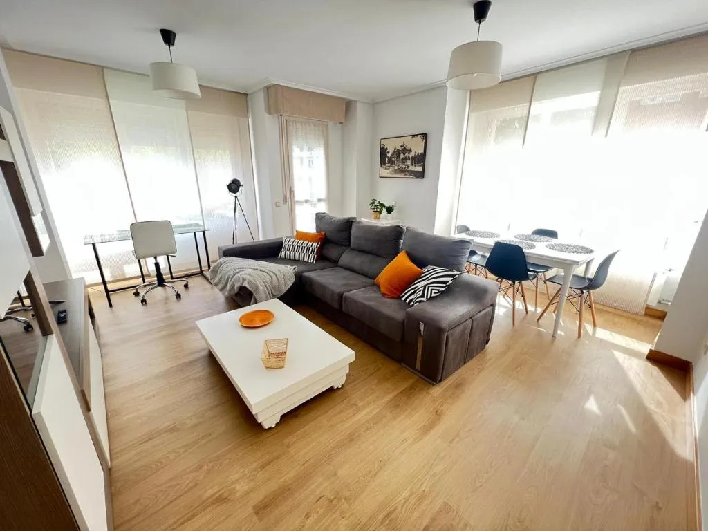 Imagen 3 de POOL AND CONFORT 3 habitaciones y garaje By apartamentos Logroño org