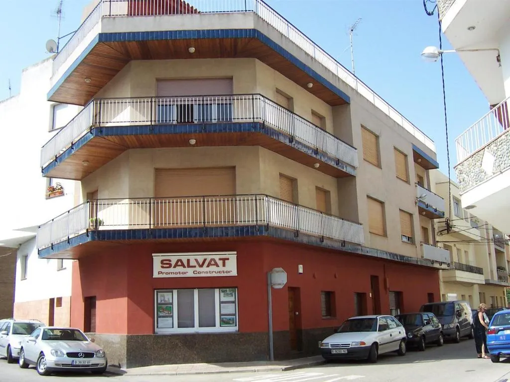 Imagen 1 de Ático con gran terraza, a 100m de la playa del Port de Llançà, con WIFI, TV y cocina renovada - ES-228-31