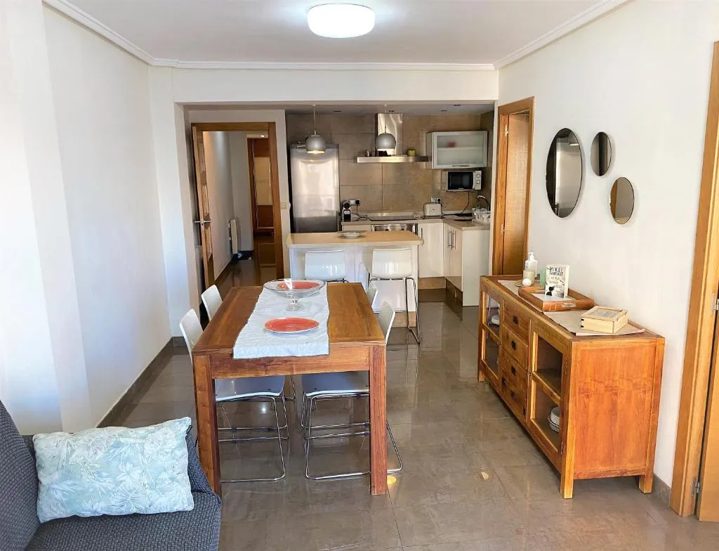 Imagen 6 de Renovated Apartment Steps Away from the Beach