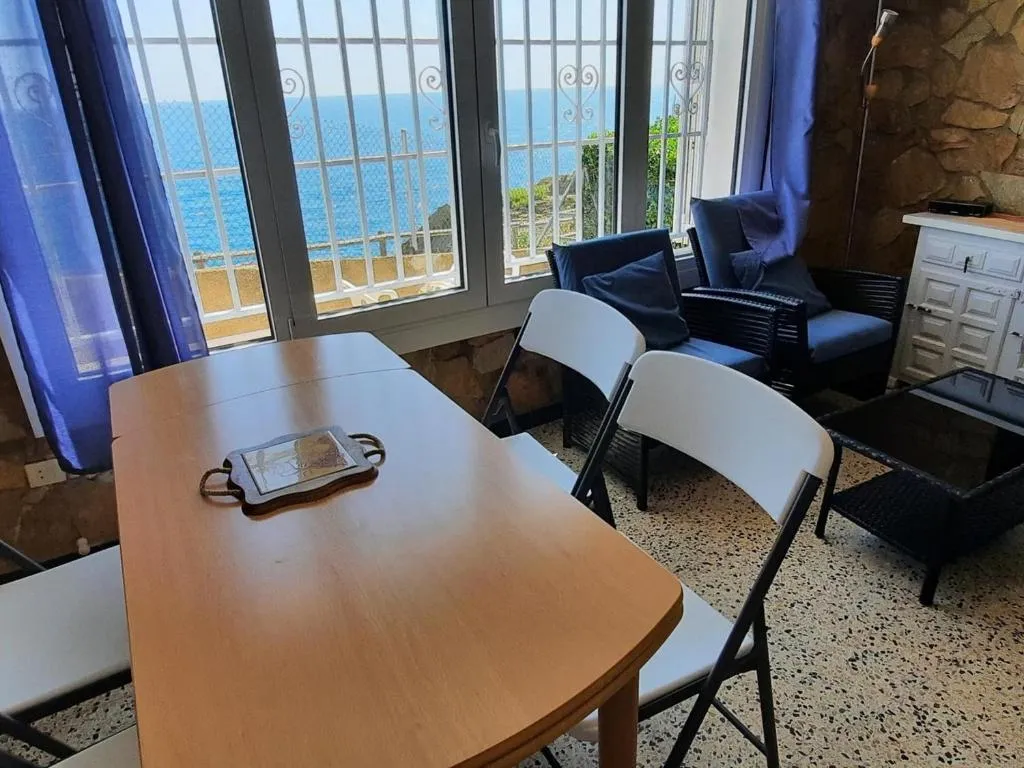 Imagen 4 de Apartamento familiar frente al mar con jardín, barbacoa, aparcamiento y mascotas permitidas - ES-170-70