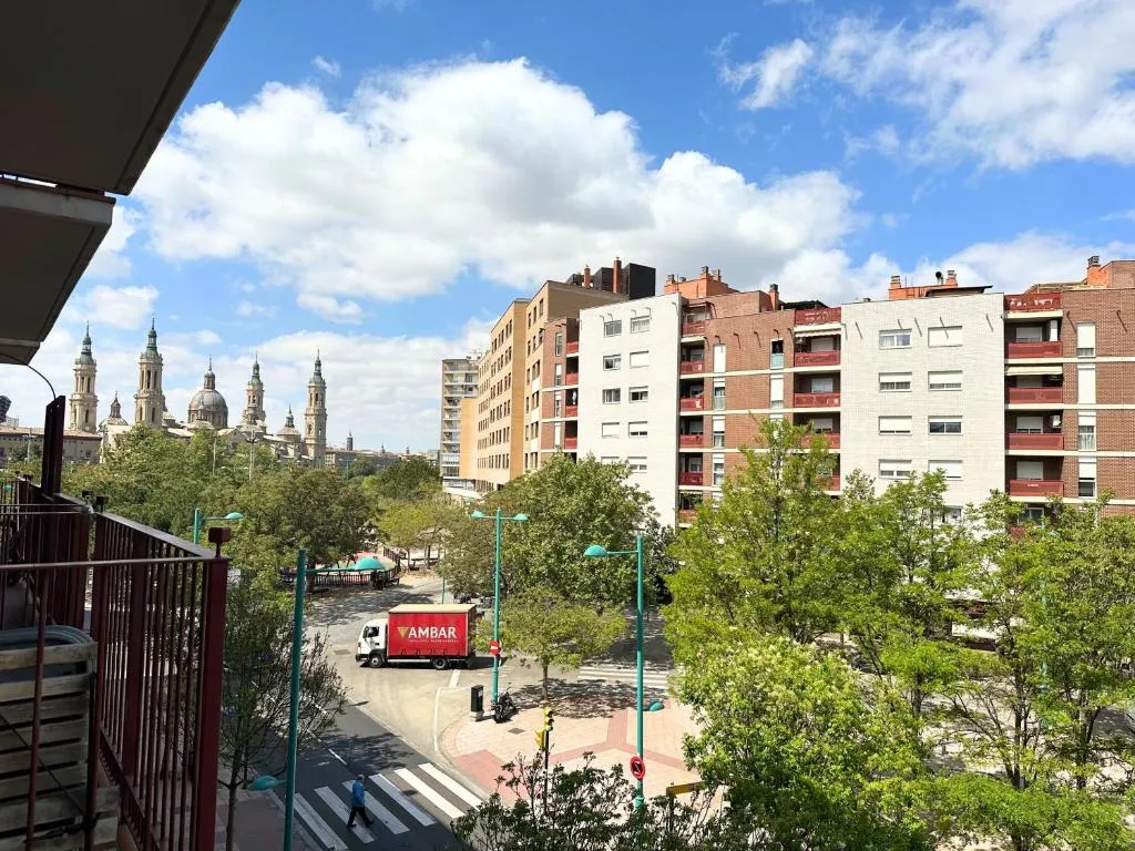 Imagen 3 de Dos Torres Rivendel - Vistas a la Basílica del Pilar