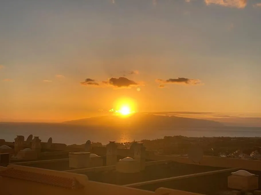 Imagen de ROCKIN' VIEW COSTA ADEJE - 2 br, great terrace, parking, pool
