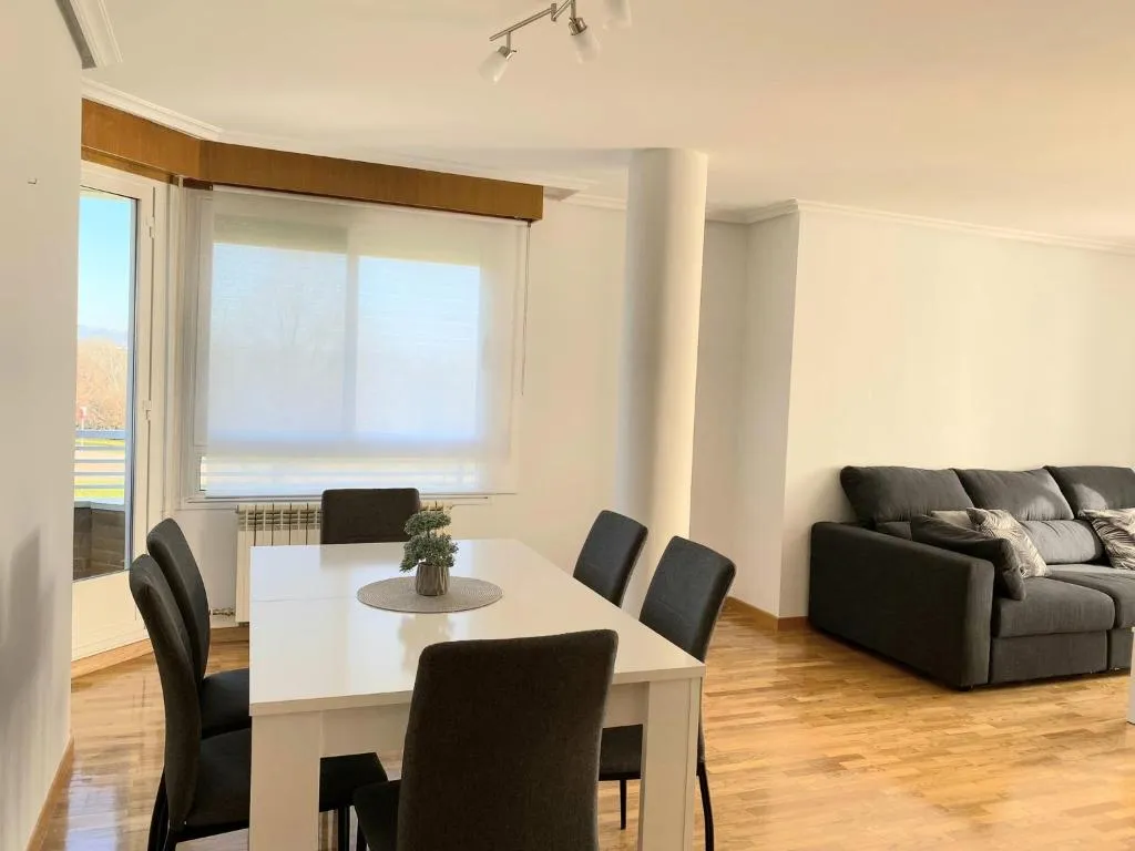 Imagen 5 de Piso en Logroño espacioso, con vistas y garaje