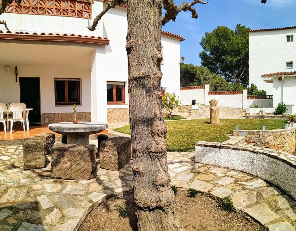 Imagen 2 de VACAY Apartamento Montgo, con jardin en l'Escala