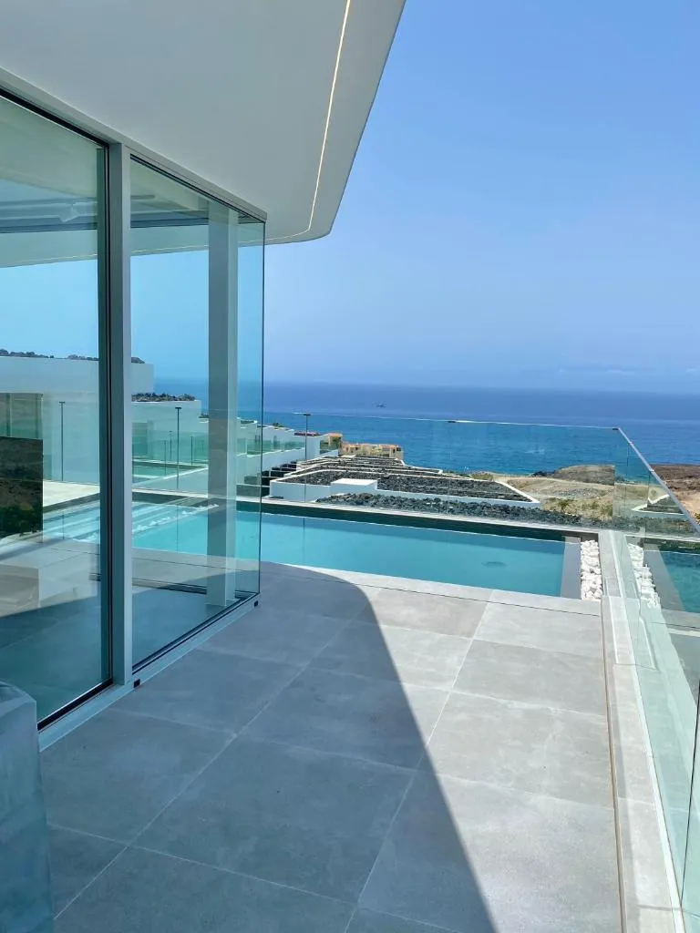 Imagen 2 de Rocavista - Villa with heated rooftop pool and amazing ocean view