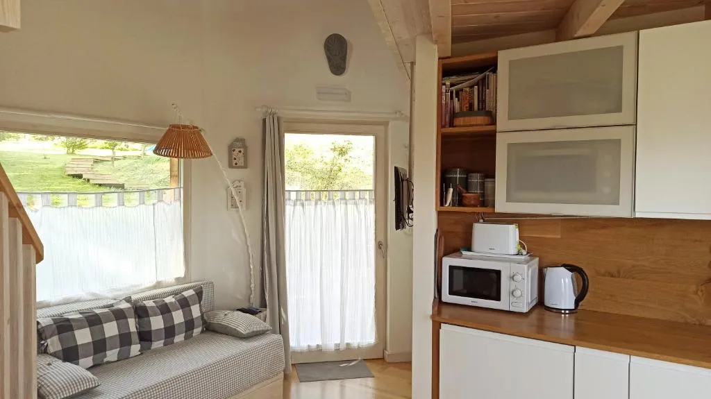 Imagen 5 de Artizar Gunea yurta con jardín