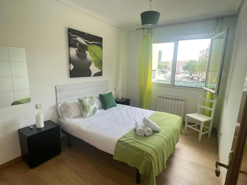 Imagen 5 de POOL AND CONFORT 3 habitaciones y garaje By apartamentos Logroño org