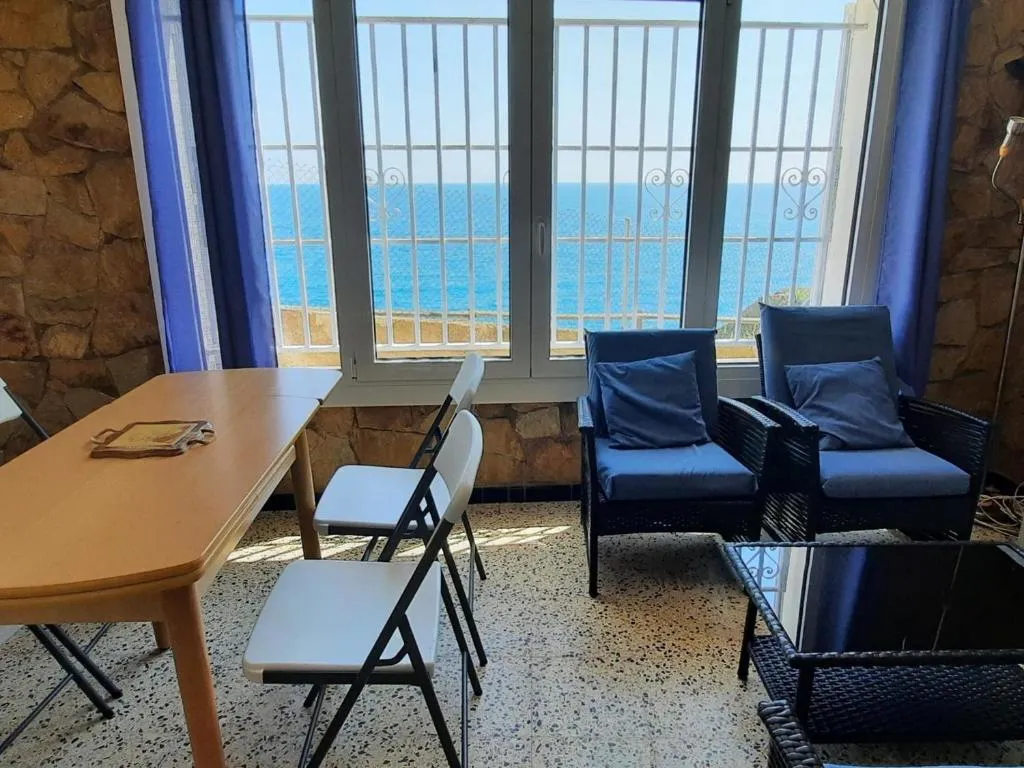 Imagen 6 de Apartamento familiar frente al mar con jardín, barbacoa, aparcamiento y mascotas permitidas - ES-170-70