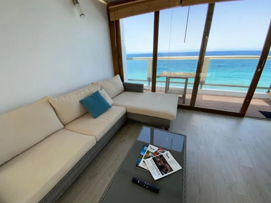 Imagen 3 de Apartamento Eros, un balcón frente al mar.