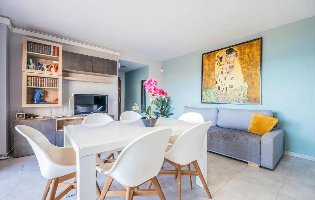 Imagen 3 de Cozy Apartment In Salou With House Sea View