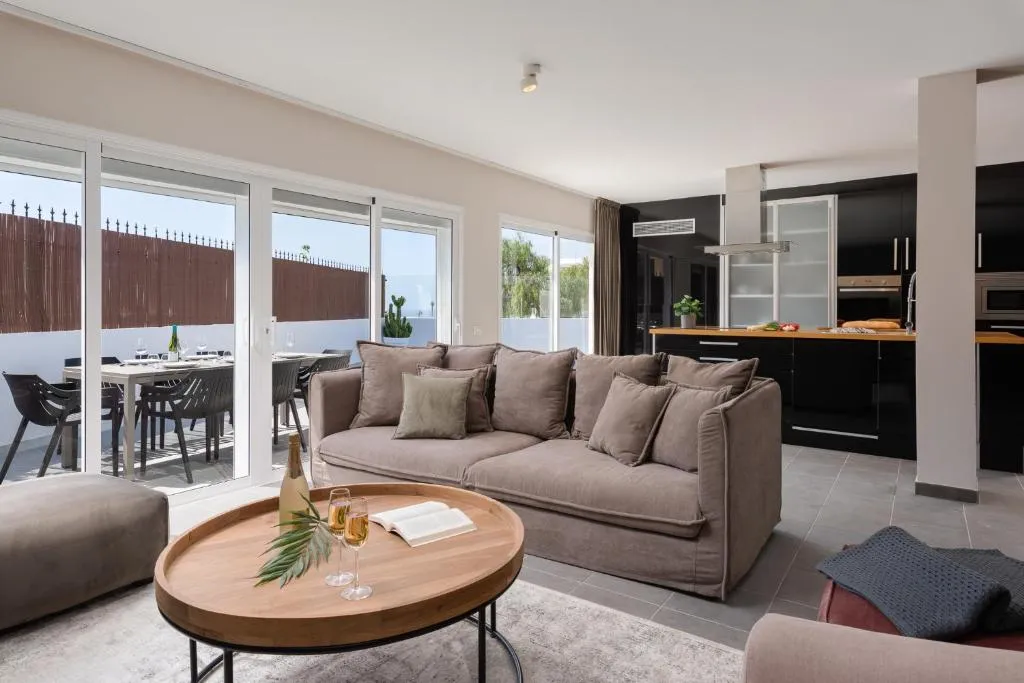 Imagen 2 de Luxury Villa Callao with private heated pool by Vallecid