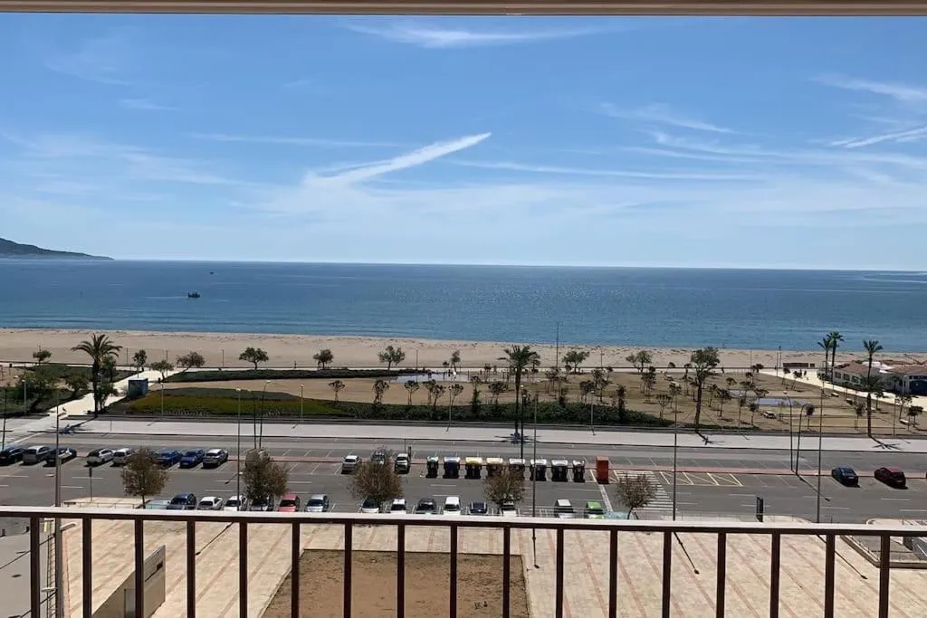 Imagen de Vistas frontales al mar