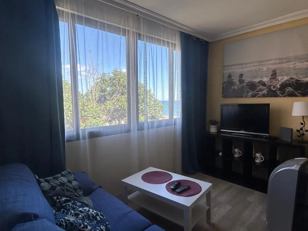Imagen 2 de Apartment with Beach Views