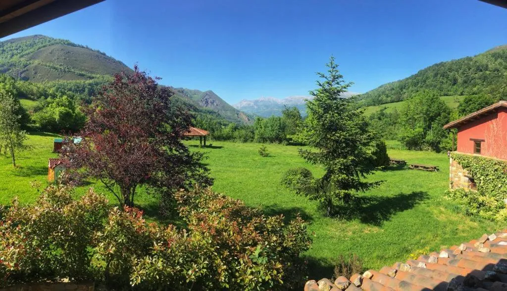 Imagen 2 de Casas rurales Valle de Bueida, jacuzzi en las casas el El Palacio y Viscárcel