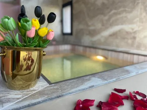 HEARTS & PONIES Apartamentos con piscinas privadas cerca de la Warner