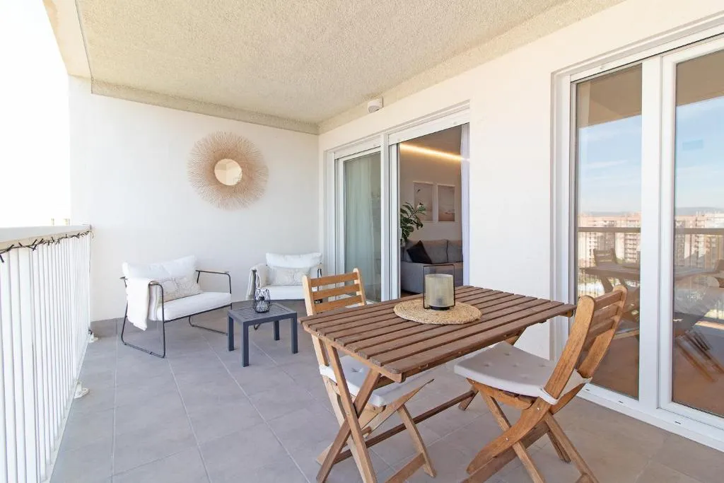 Imagen de Global Properties, Moderno apartamento con piscina y terraza en la playa de Canet