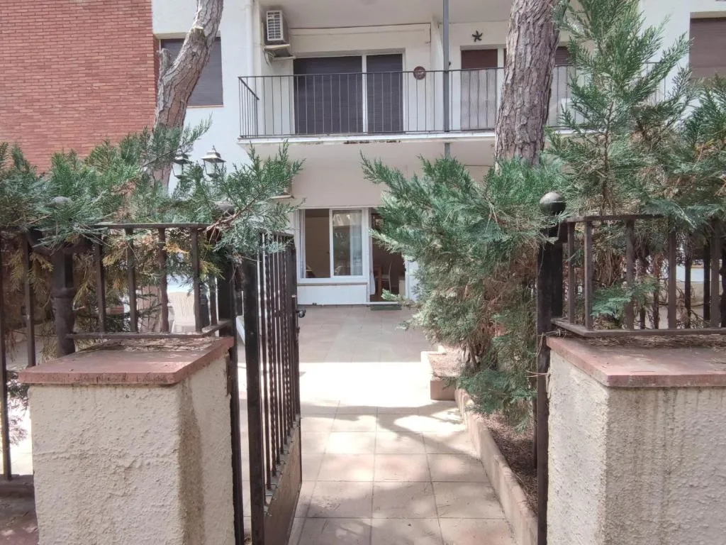 Imagen 4 de Apartamento con terraza a metros de la playa y zona comercial, ideal familiar - Costa Brava - ES-209-68