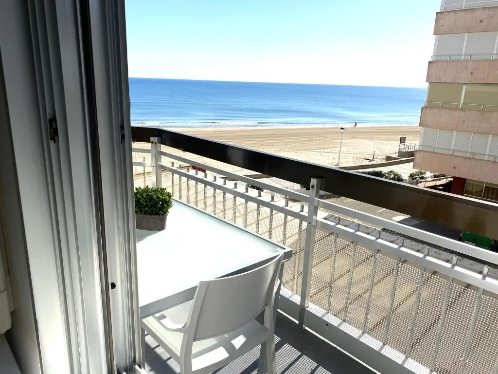 Imagen 7 de Beachfront and Charming Apartment