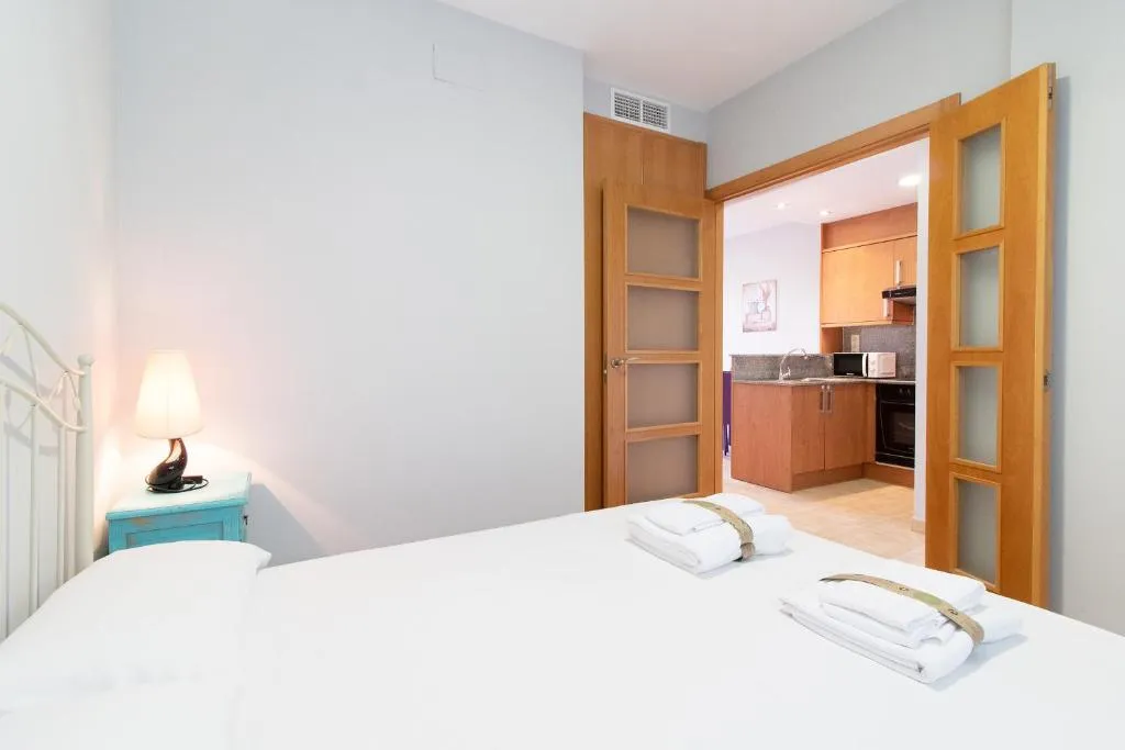 Imagen 3 de Global Properties, Apartamento con terraza y piscina en la playa de Canet